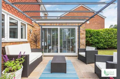 Mint_homes-53_amberley_drive-kt15__29_.JPG