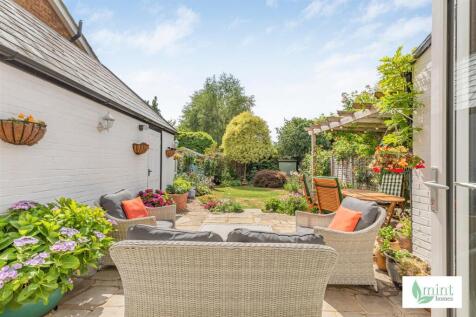Mint_homes-26_brighton_road-kt15__18_.JPG