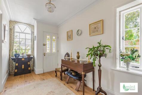 Mint_homes-26_brighton_road-kt15__31_.JPG