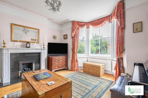 Mint_homes-26_brighton_road-kt15__3_.JPG