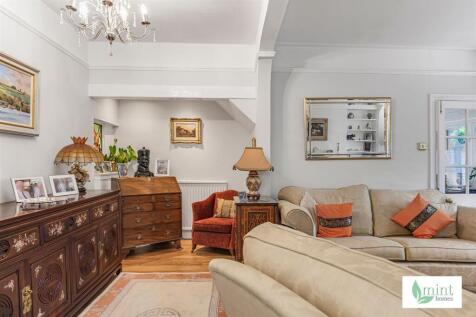 Mint_homes-26_brighton_road-kt15__29_.JPG