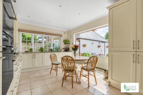 Mint_homes-26_brighton_road-kt15__15_.JPG