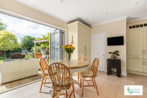 Mint_homes-26_brighton_road-kt15__24_.JPG