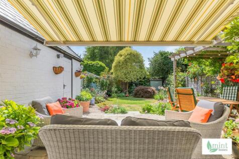 Mint_homes-26_brighton_road-kt15__26_.JPG