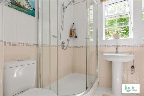 Mint_homes-26_brighton_road-kt15__25_.JPG