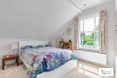Mint_homes-26_brighton_road-kt15__13_.JPG