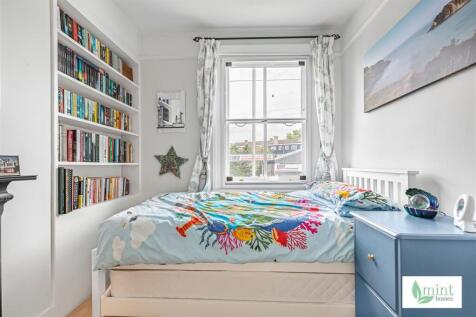 Mint_homes-26_brighton_road-kt15__6_.JPG