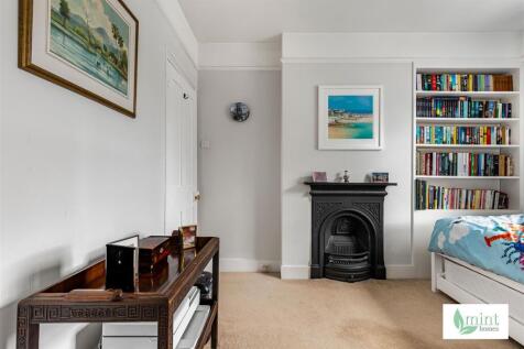 Mint_homes-26_brighton_road-kt15__8_.JPG