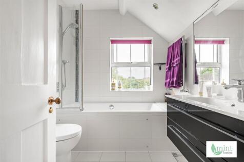 Mint_homes-26_brighton_road-kt15__11_.JPG