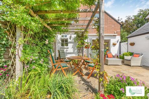 Mint_homes-26_brighton_road-kt15__22_.JPG