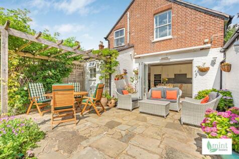 Mint_homes-26_brighton_road-kt15__23_.JPG