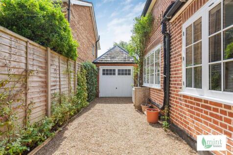 Mint_homes-26_brighton_road-kt15__1_.JPG
