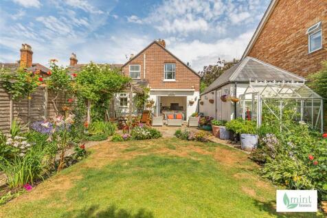 Mint_homes-26_brighton_road-kt15__21_.JPG