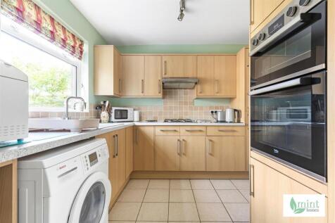 Mint_homes-3_engliff_lane-gu22__15_.JPG