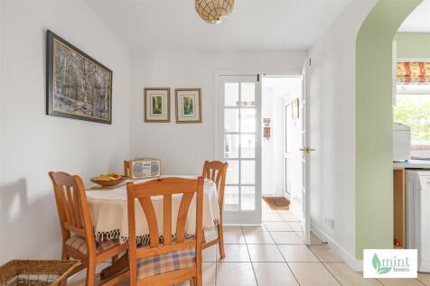 Mint_homes-3_engliff_lane-gu22__14_.JPG