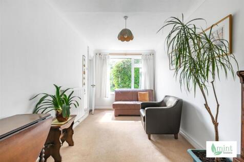 Mint_homes-3_engliff_lane-gu22__13_.JPG