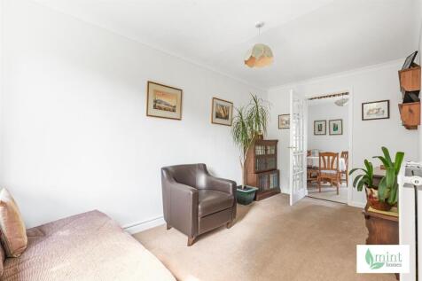 Mint_homes-3_engliff_lane-gu22__12_.JPG