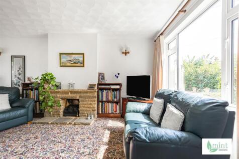 Mint_homes-3_engliff_lane-gu22__17_.JPG