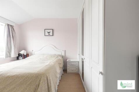 Mint_homes-3_engliff_lane-gu22__10_.JPG