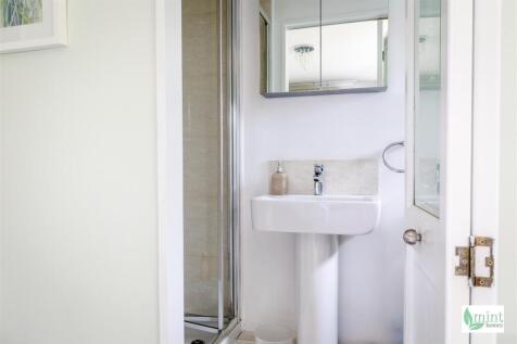 7 Priory Close - Watermark-17.jpg