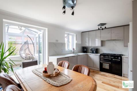 Watermark - 24 Guernsey Close-15.jpg