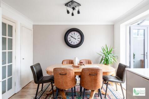 Watermark - 24 Guernsey Close-19.jpg