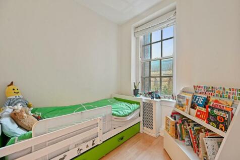 TEC - 15 St Johns Wood Court - BedroomA3 (1).jpg
