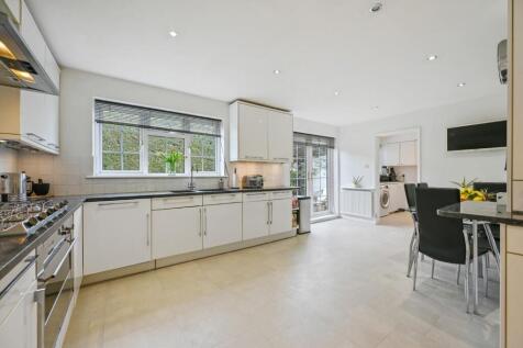 TEC - 29 Leavesden Road - Kitchen1 (1).jpg