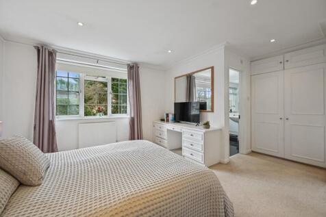 TEC - 29 Leavesden Road - BedroomB3 (1).jpg
