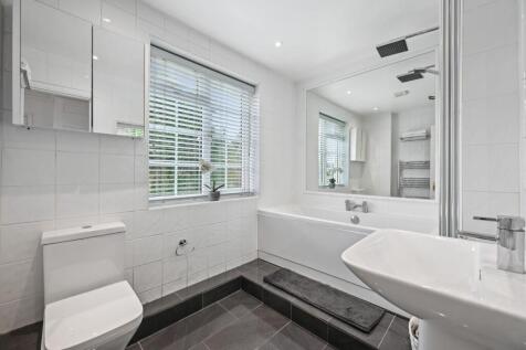 TEC - 29 Leavesden Road - Bathroom3 (1).jpg