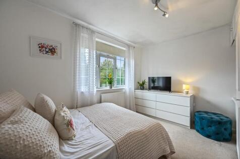 TEC - 29 Leavesden Road - BedroomE3 (1).jpg