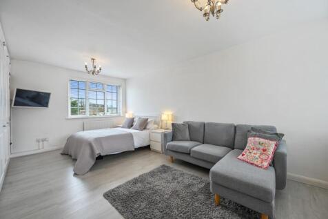 TEC - 29 Leavesden Road - BedroomC3 (1).jpg