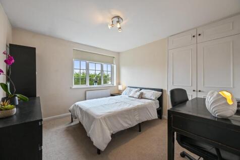TEC - 29 Leavesden Road - BedroomD3 (1).jpg