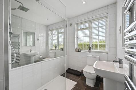 TEC - 29 Leavesden Road - Ensuite3 (1).jpg