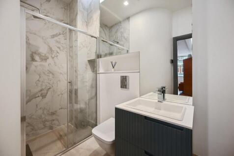 RCTEC- flat 8 killburn high road- bathroom 1 (1).j