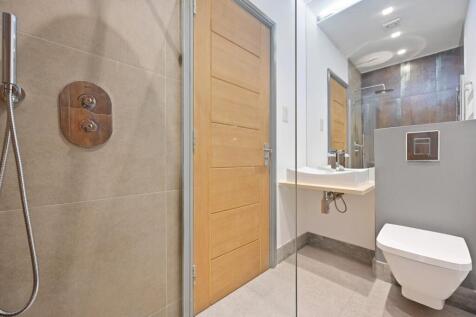 RCTEC- flat 12 killburn high road- bathroom 3 (1).