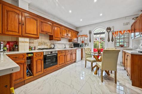 RCTPC- 12 st george&#39;s road- kitchen 3 (1).jpg