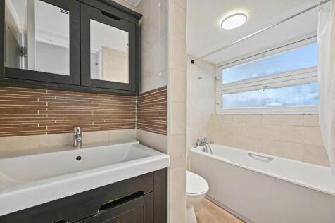 TEC - 504 Lyndhurst Court - Bathroom3 (1).jpg