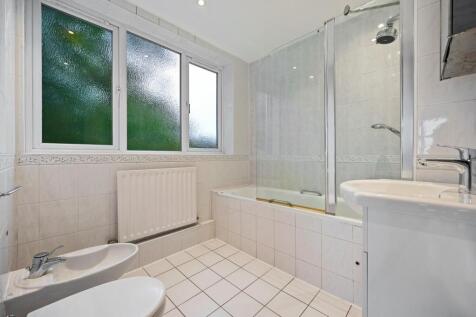 BCTEC - Flat 10, Ambassador House - Enuite Bedroom