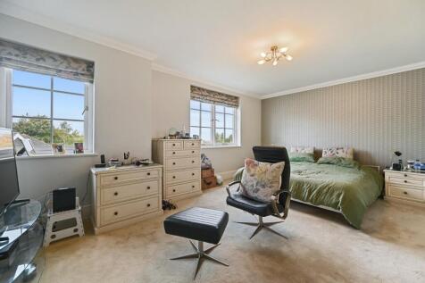 RCTEC- 14 parklands- bedroom 3 (1).jpg