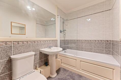 RCTEC- 14 parklands- bathroom 3 (1).jpg