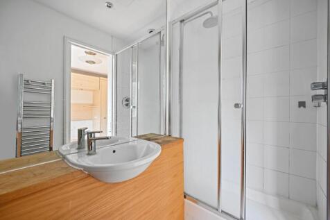 RCTEC- 1 Sheridan Court- En Suite 3 (1).jpg