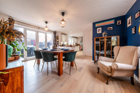 Kitchen/Dining (7)