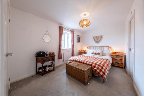Bedroom 1 (2)