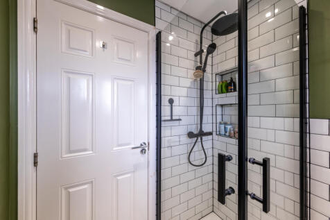 En-Suite (2)