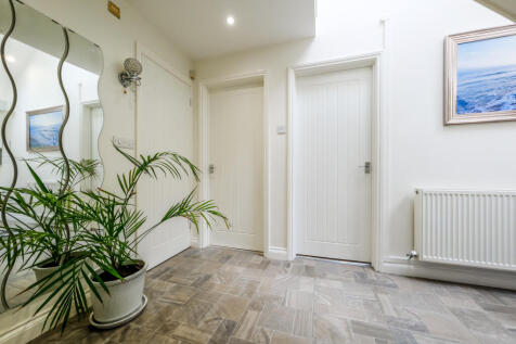 Entrance Hall (4)