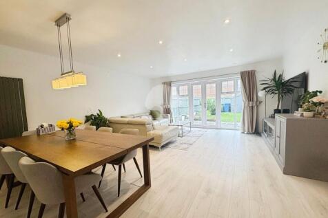 Lounge through diner