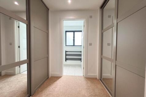 Dressing room 2-2.jpg
