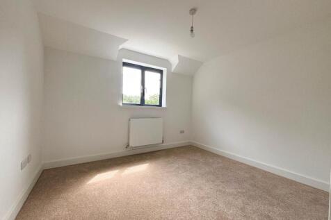 Bedroom 1-2.jpg