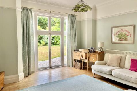 1DelganyVillas_SittingRoom_AltAngle.jpg